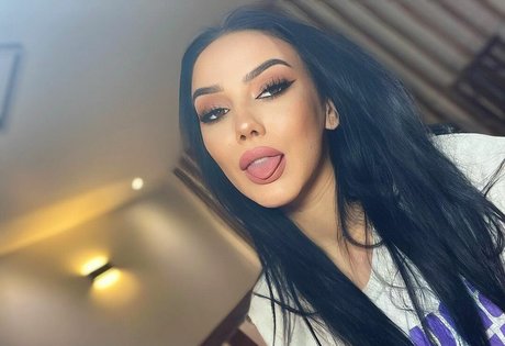 alina03m naked star pic