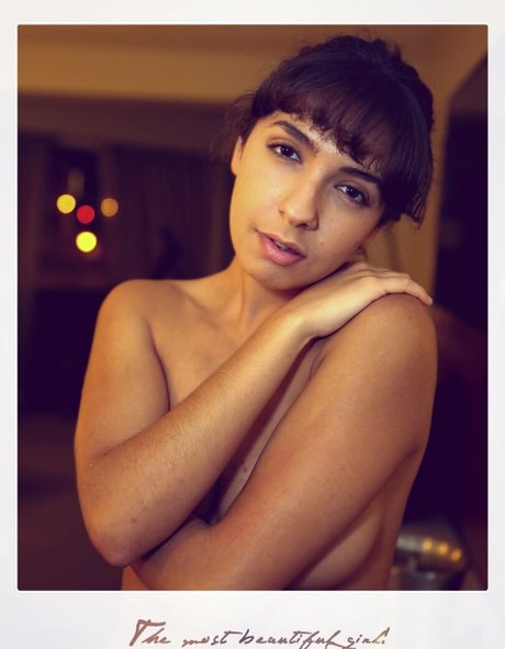 Monique poses sex actress picture