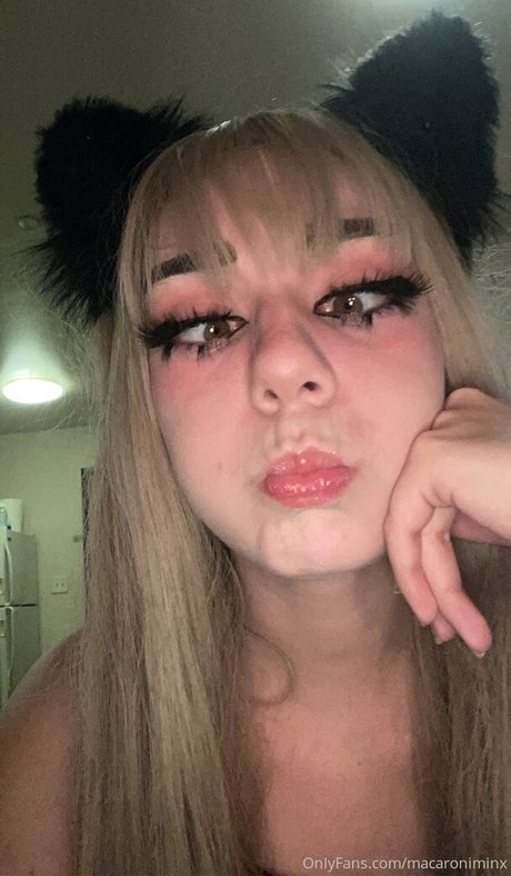 Violet Evangeline exclusive model image