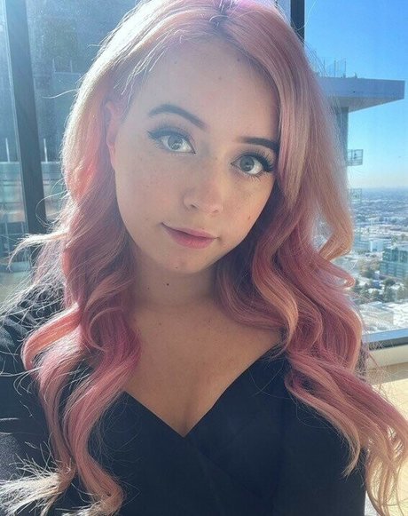 Berrycrepe pornstar erotic pic