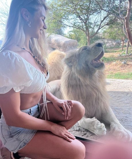 Giorgia Capa nude model pictures