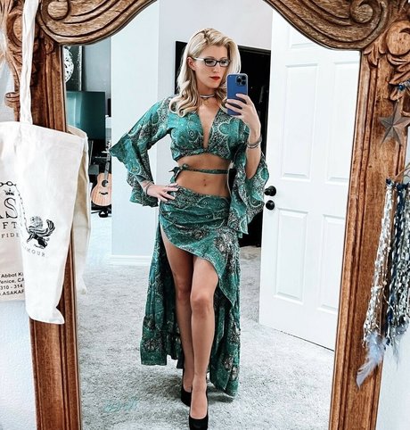 The Submissive Next Door star free photos