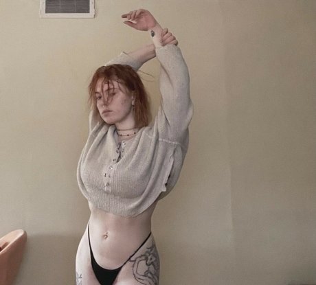 Izzyisdying xxx star image