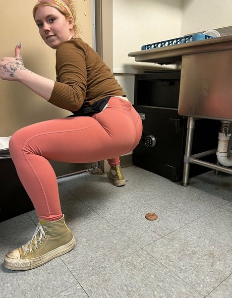 Izzyisdying exclusive actress pics