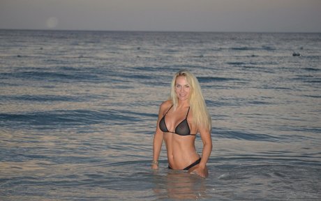 victoaria ww sexy model archive