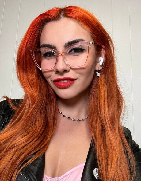 Alicia Atout model art photo