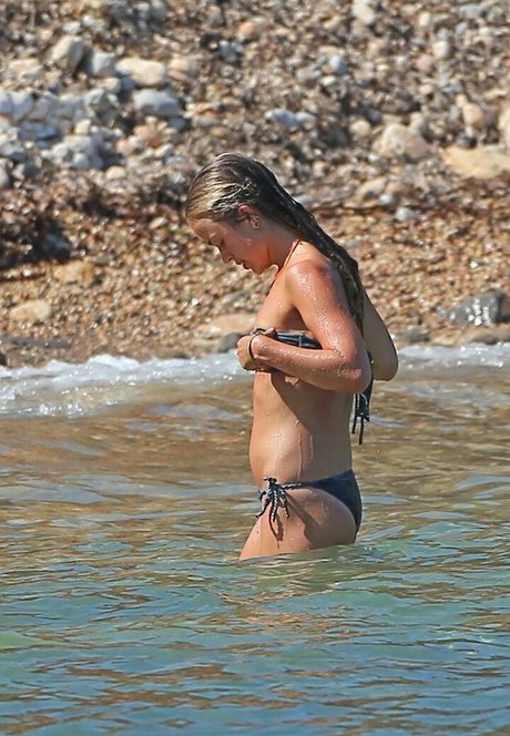 Amelia Windsor pornstar xxx photos