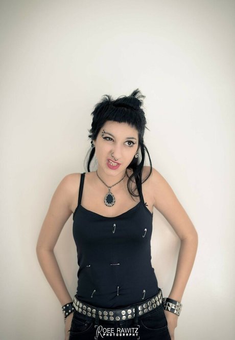 adamnotoscar model erotic photos