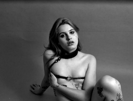 Isa Provati perfect model image