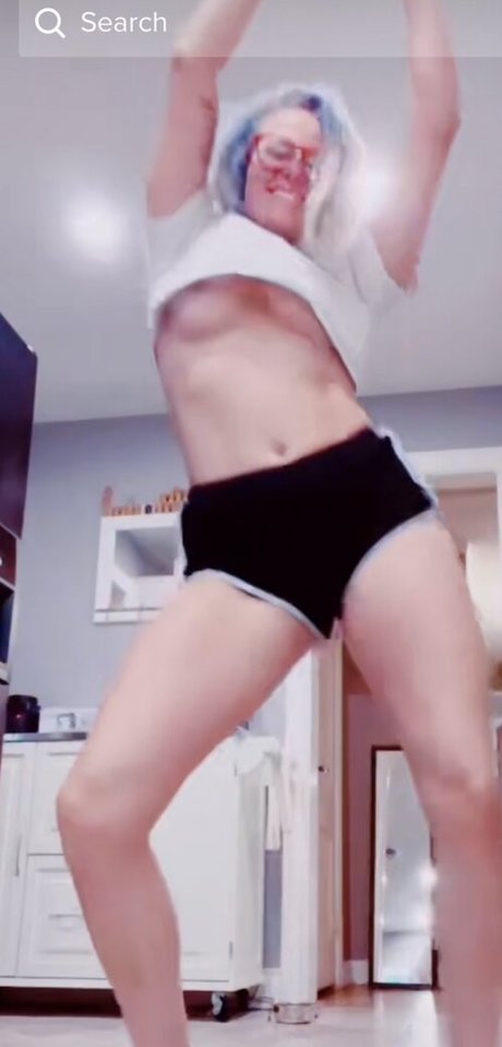 Barbiewants2hype pretty pornstar image