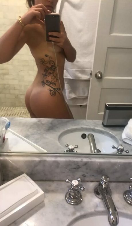 Olympia Valance model nudes picture