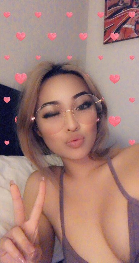 Axnuwin model xxx image