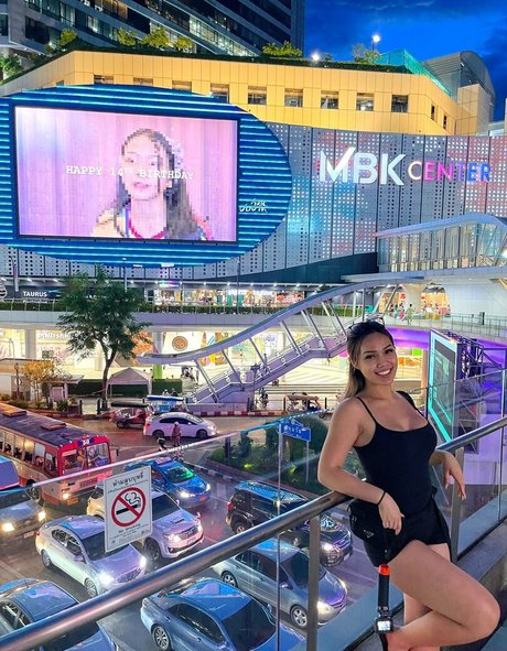 Axnuwin nude star photo