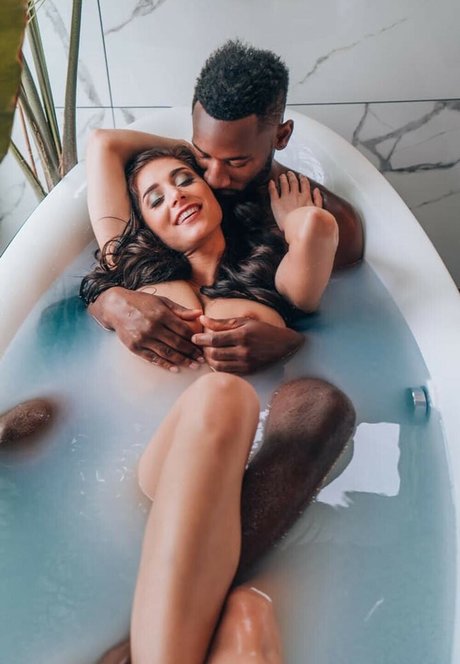 Erika Atomika model perfect photo