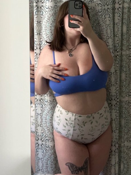 Thekinkcouch model nude image