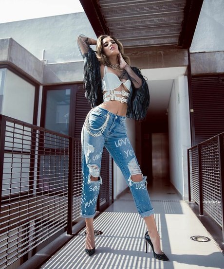 Barbara Islas naked model img