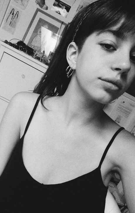 SpanishGrimes nice actress images