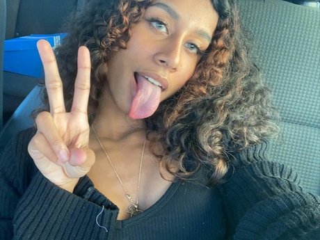 trulyissa top star photo