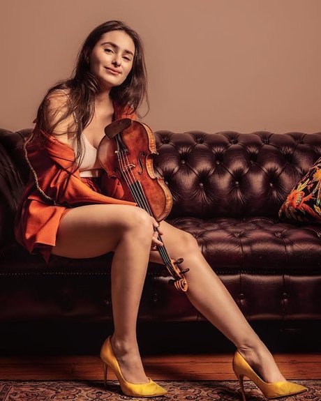 Esther Abrami sex star pictures