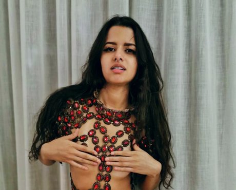 Rafaela Cavalcante model adult photo