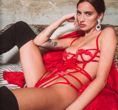 callanjensen exclusive model image