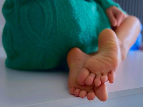 HouseEster free actress pics