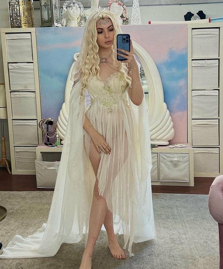 Emma Karla Peet pornstar erotic galleries