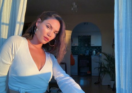 Sinead Harnett pornstar naked images