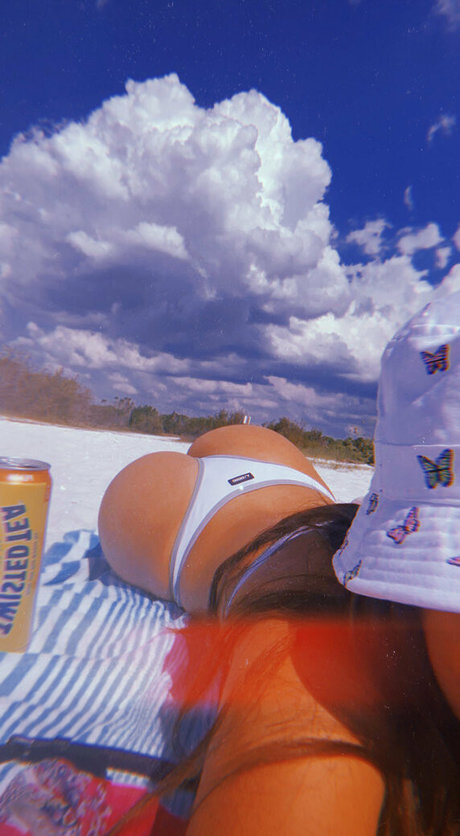 Teddiii naked actress pictures