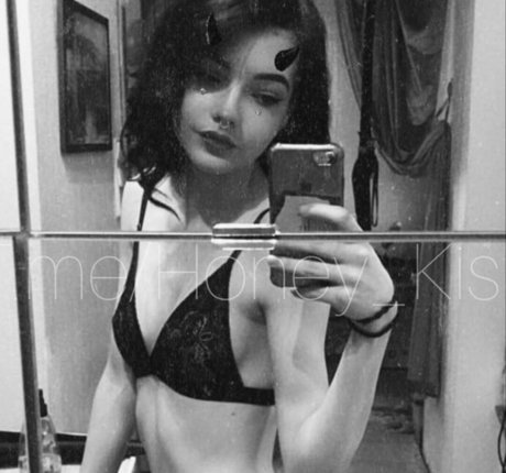 Honey kis star erotic images