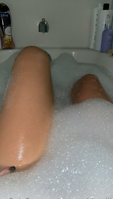 Queenblondii pornstar nude photos