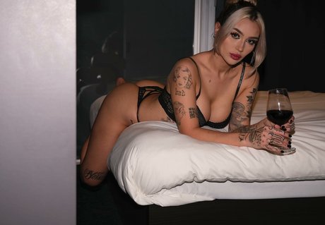 Mayumi Wada art actress photo