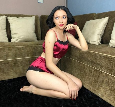 Liz sol nudes model photos