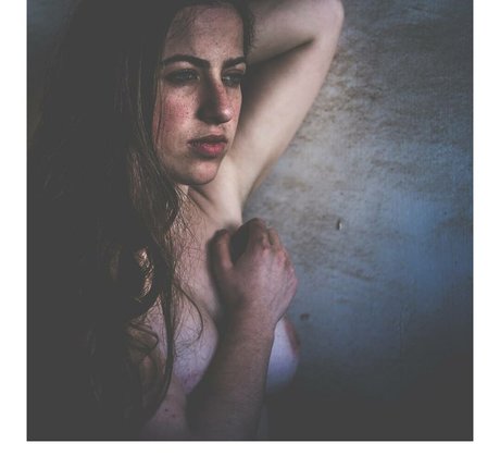 Danielle Holzman free model pictures