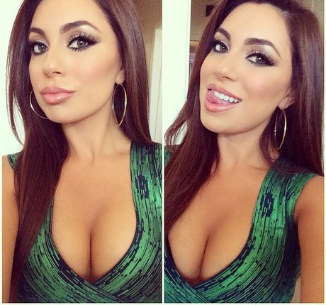 Uldouz Wallace pretty model picture