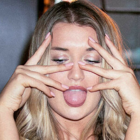 xoteegan model pornographic photo