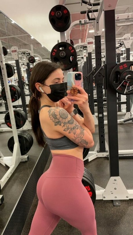 lilravebby pretty pornstar image