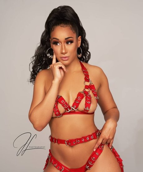 Cleo Cakes hot model pictures