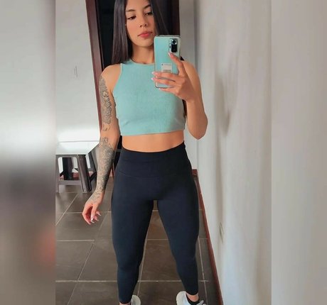 Daniela Morelyscastillo star xxx pic