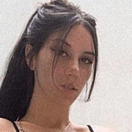 Beluottobri model exclusive pics