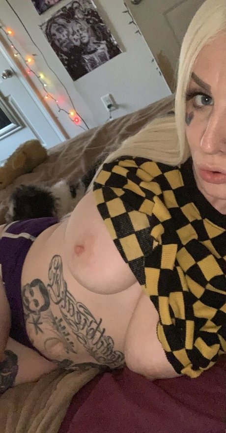 Courtdaplug pornstar naked picture