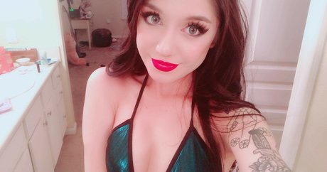 BadFawn FREE sex model images