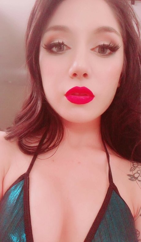 BadFawn FREE erotic model photos