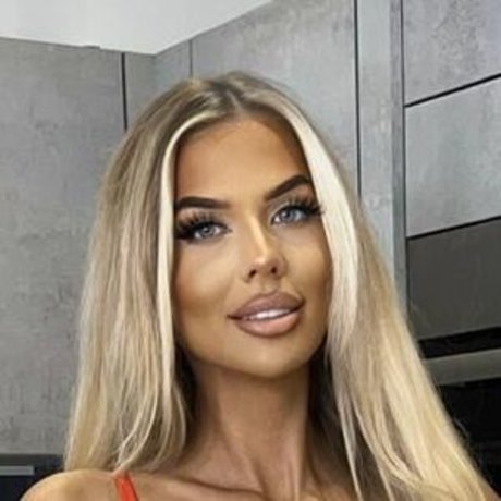 Sy1v1ja pornstar naked images