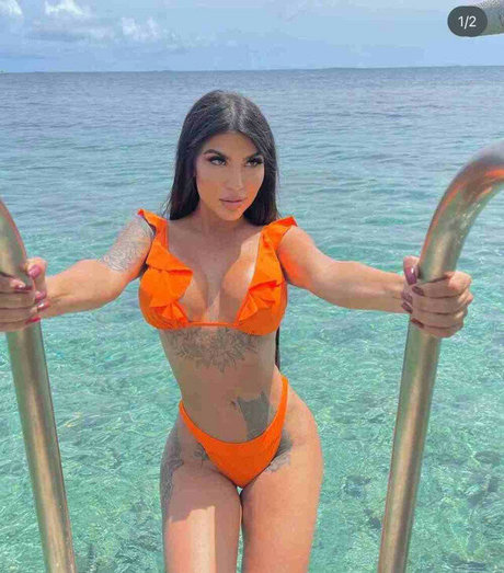 Alanamaxxine model nudes pics