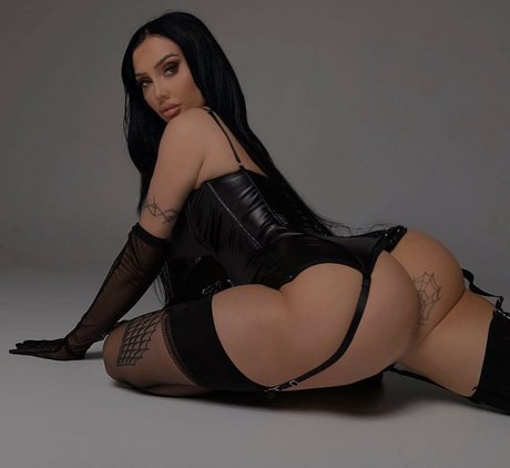 Mummywashere xxx model photo