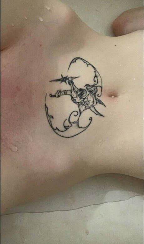 clownnnsqs erotic model photo