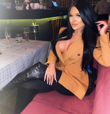 andra dumi pornstar naked photos