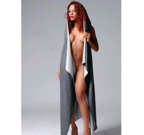 Itswildb pretty pornstar picture