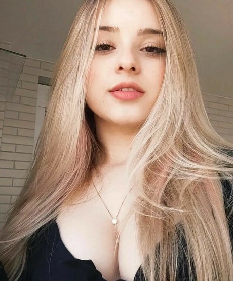 Rafaela Riggs model art picture